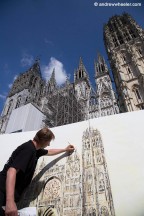 Titre: Performance sur le parvis de la cathdrale de Rouen. Auteur: 